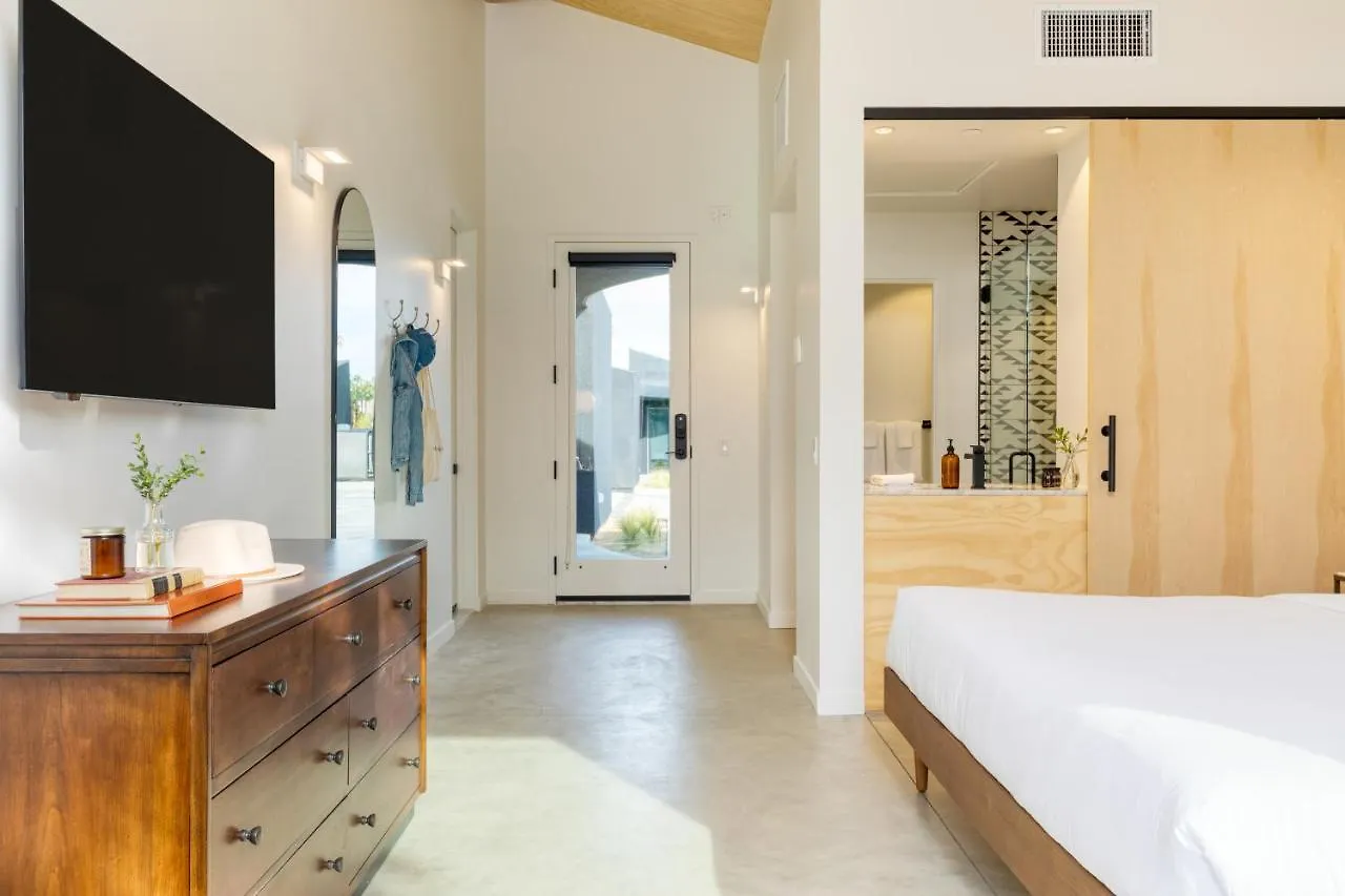 Blackhaus B10 By Avantstay Modern Room Pool Palm Springs Hotel